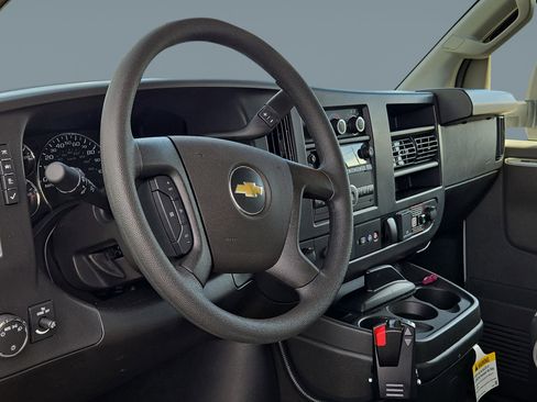 New 2026 Chevrolet Express 4500 4500 Series w/ Power Convenience Package image 15