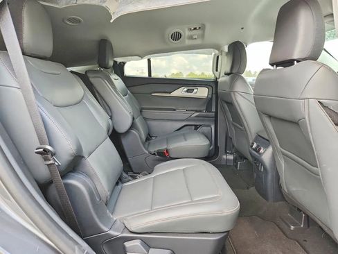 Used 2025 Ford Explorer Active w/ Active Comfort Package RWD image 11