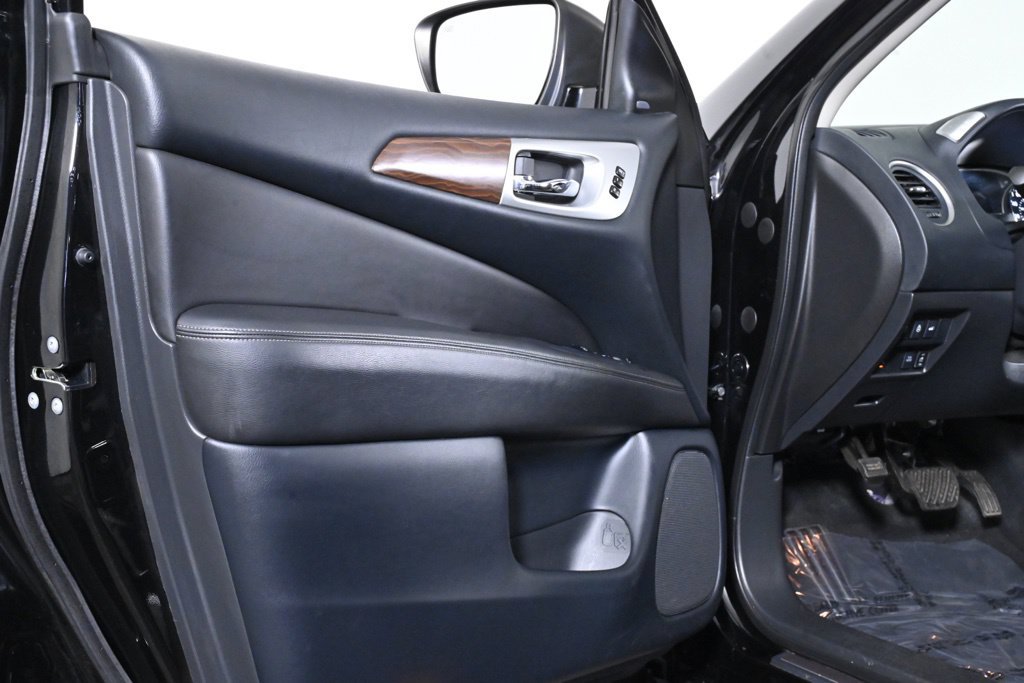 Used 2020 Nissan Pathfinder Platinum AWD/4WD image 39