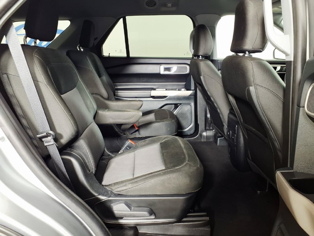 Used 2024 Ford Explorer XLT RWD image 11