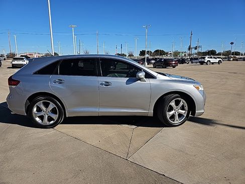 Used 2015 Toyota Venza XLE image 2