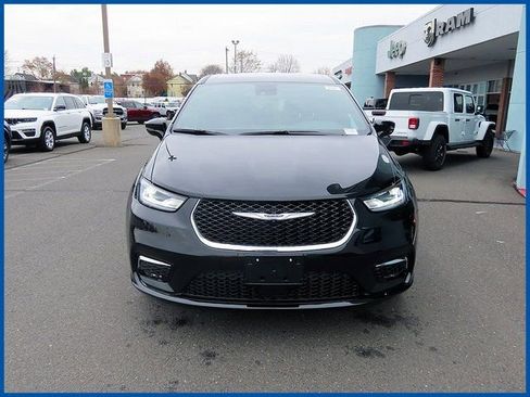 New 2026 Chrysler Pacifica Select image 3