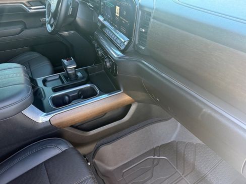 Used 2024 Chevrolet Silverado 1500 High Country image 31