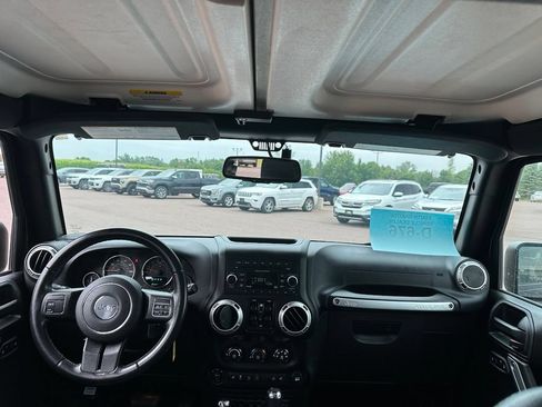 Used 2018 Jeep Wrangler Unlimited Sahara AWD/4WD image 25