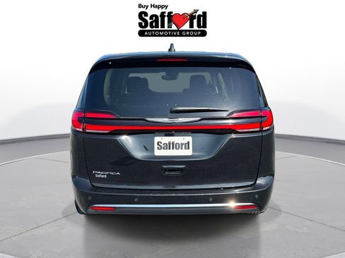 Used 2024 Chrysler Pacifica Touring-L FWD image 6