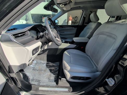 Used 2022 Jeep Grand Cherokee L Overland image 12