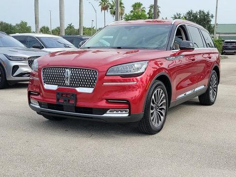 Certified 2020 Lincoln Aviator Reserve w/ Elements Package Plus AWD/4WD image 3