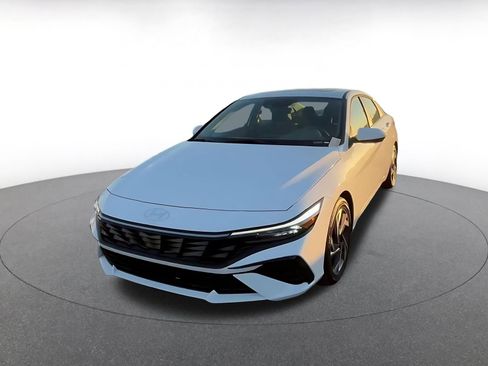 Used 2025 Hyundai Elantra SEL image 7