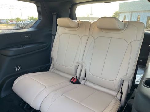 New 2026 Jeep Grand Cherokee L Limited w/ Limited Altitude Package AWD/4WD image 15