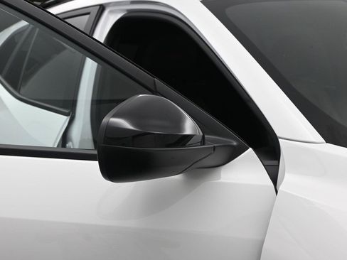 Used 2025 Chevrolet Trax RS w/ Sunroof Package FWD image 16