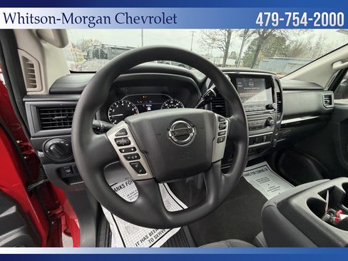 Used 2022 Nissan Titan SV image 10
