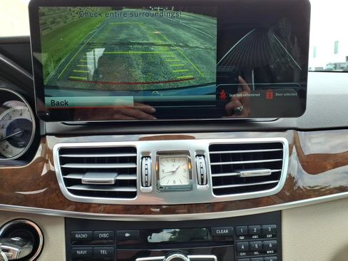 Used 2014 Mercedes-Benz E 350 4MATIC Sedan image 24