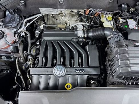 Used 2023 Volkswagen Atlas Cross Sport SE image 32