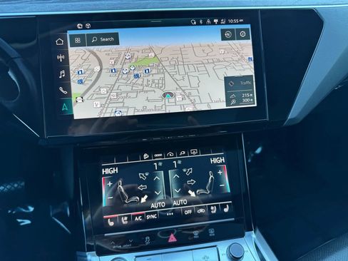 Used 2021 Audi e-tron Premium Plus w/ Premium Plus Package image 38