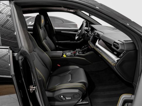 Used 2025 Lamborghini Urus SE image 33