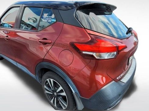 Used 2018 Nissan Kicks SV w/ Interior Electronics Package FWD image 2