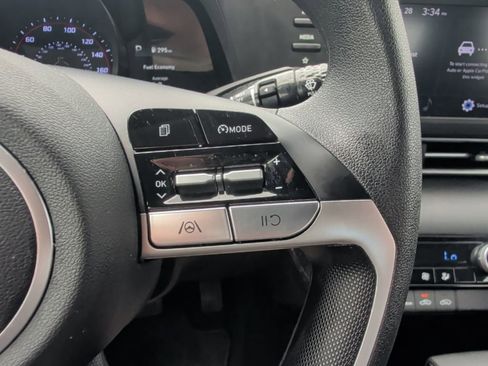 Used 2023 Hyundai Elantra SEL w/ Preferred Accessory Package FWD image 19