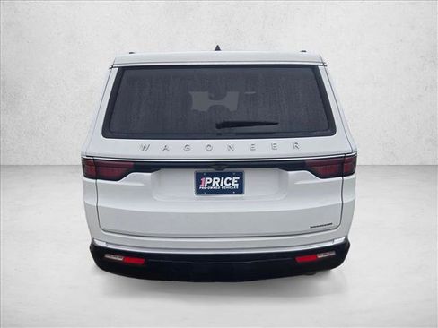 Used 2024 Jeep Wagoneer Series II w/ Flexible Seating Group RWD image 7