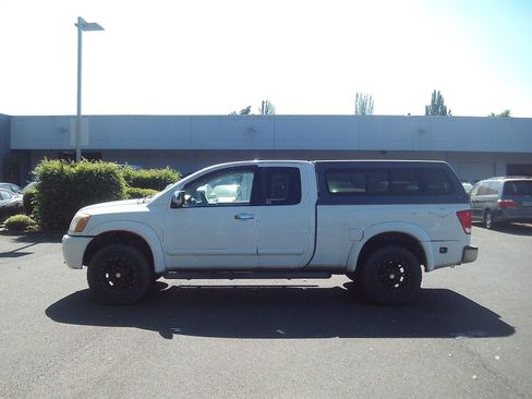 Used 2004 Nissan Titan LE AWD/4WD image 2