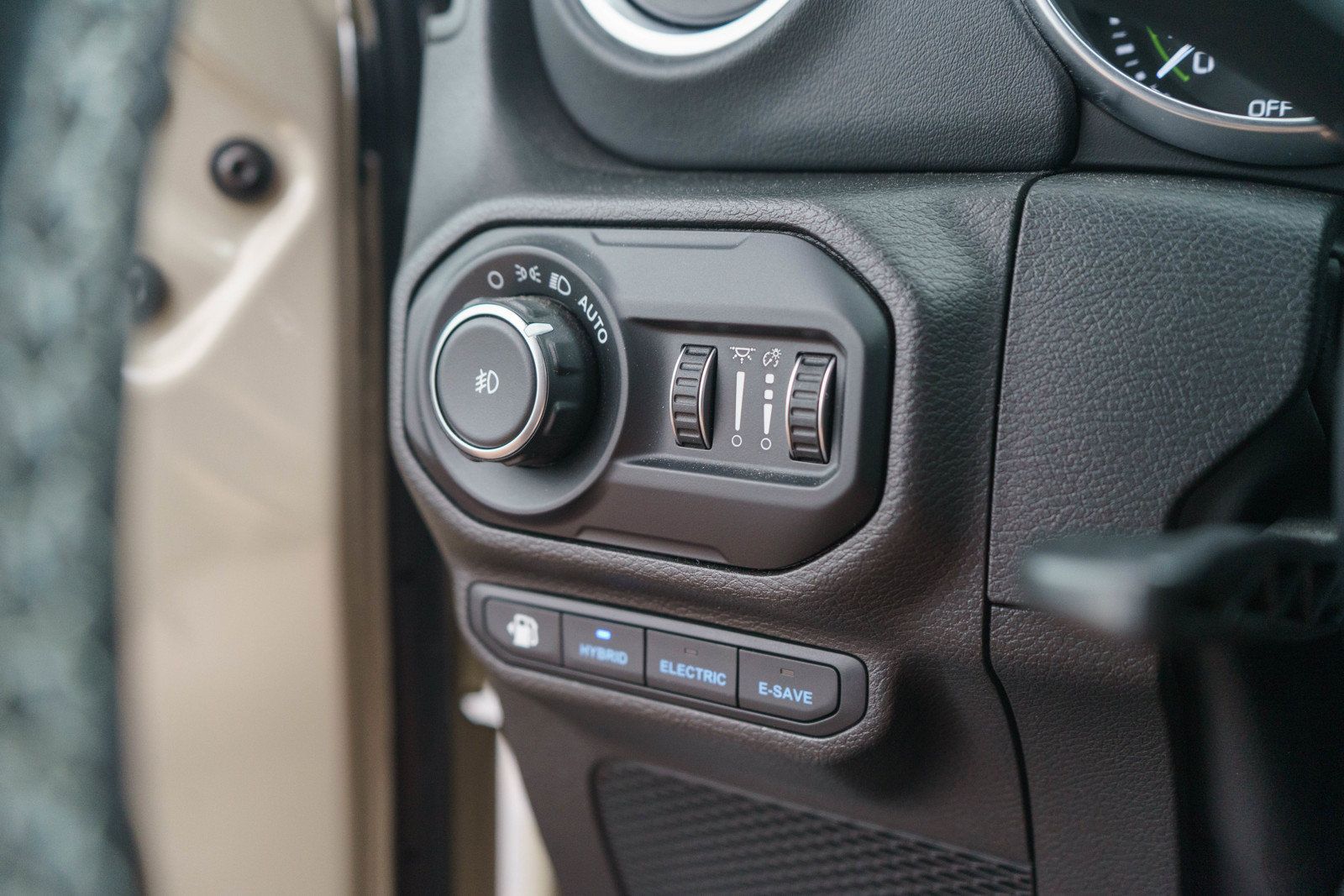 Used 2022 Jeep Wrangler Unlimited Sahara w/ Cold Weather Group AWD/4WD image 25