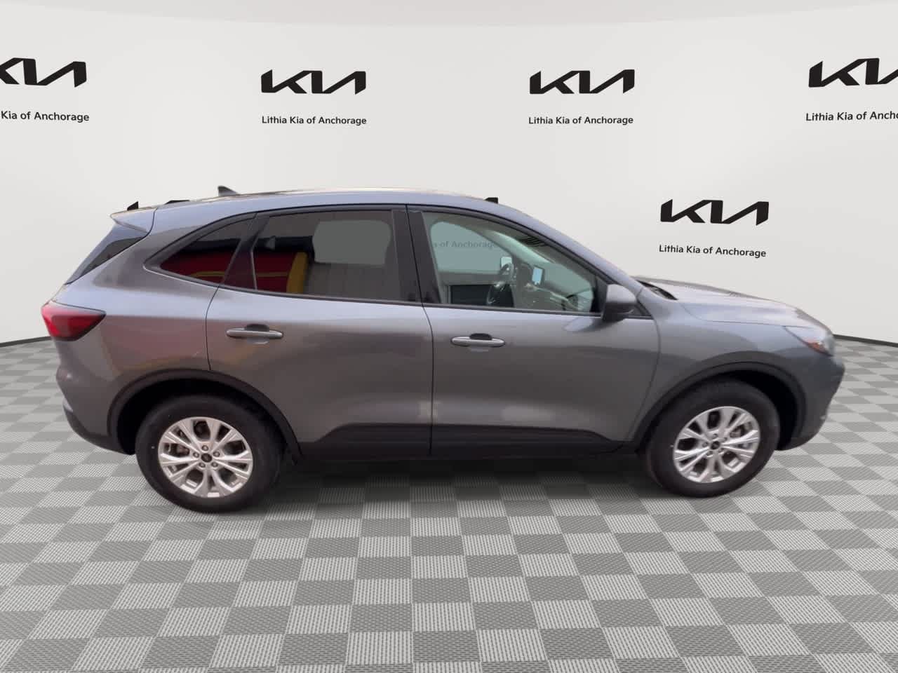 Used 2025 Ford Escape Active AWD/4WD image 2