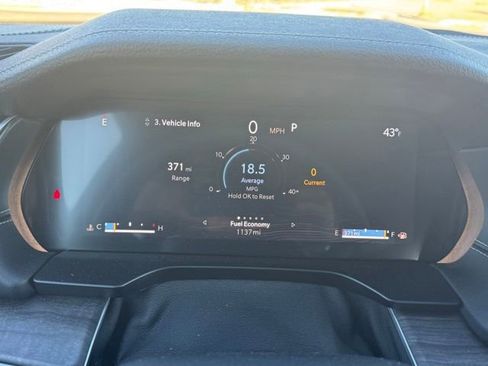 Certified 2025 Jeep Grand Cherokee Limited w/ Black Appearance Package image 36