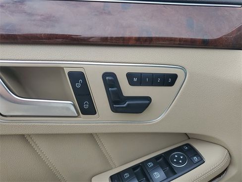 Used 2013 Mercedes-Benz E 350 4MATIC Sedan image 18