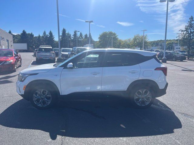 Used 2025 Kia Seltos LX AWD/4WD image 4