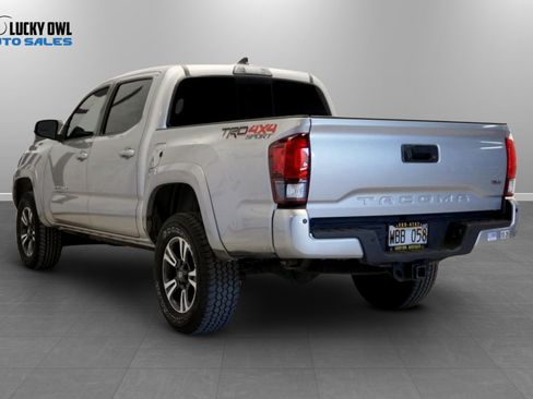Used 2018 Toyota Tacoma TRD Sport AWD/4WD image 6
