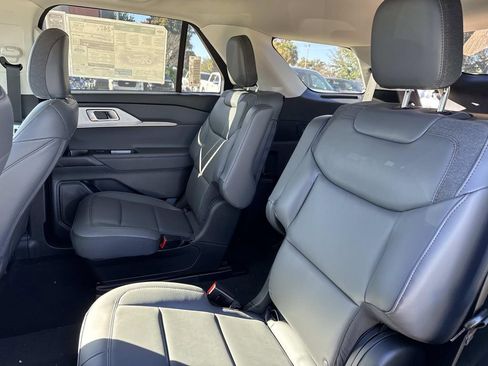 New 2026 Ford Explorer Active w/ Active Comfort Package image 6