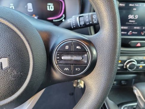 Used 2023 Kia Soul LX image 17