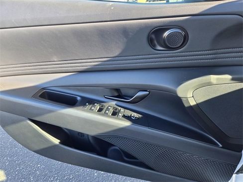 Used 2025 Hyundai Elantra Sport image 24