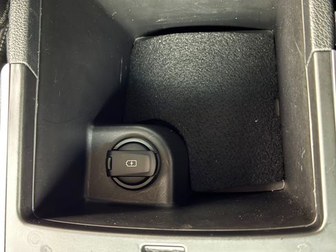 Used 2020 Kia Niro EX image 30