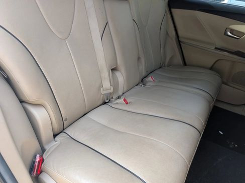 Used 2011 Toyota Venza AWD w/ Leather Pkg image 11