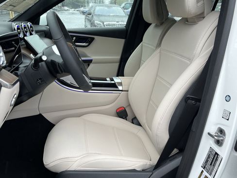 Used 2026 Mercedes-Benz GLC 300 4MATIC image 11