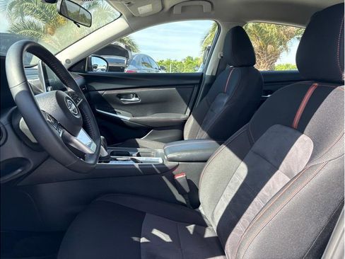 Used 2025 Nissan Sentra SR FWD image 7