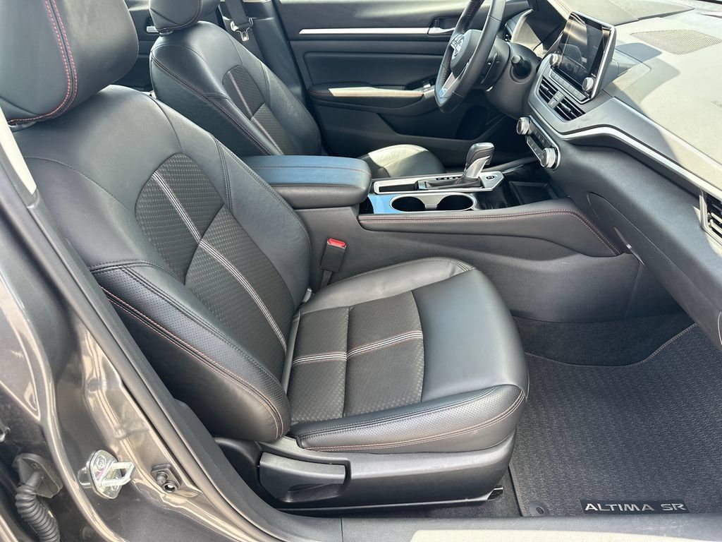 Used 2025 Nissan Altima 2.5 SR FWD image 13
