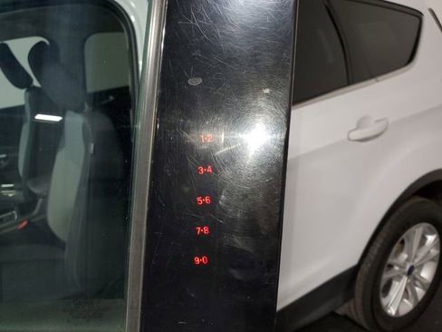 Used 2019 Ford Escape SE image 8