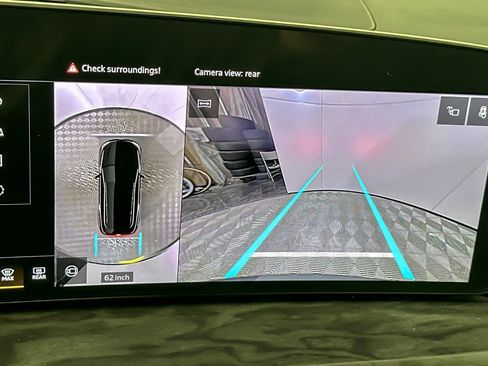 Used 2025 Audi Q5 Premium w/ Convenience Package image 19