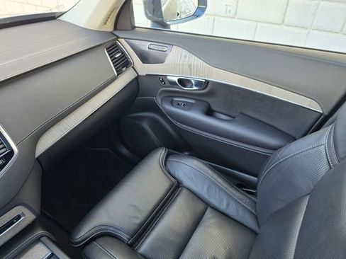 Used 2022 Volvo XC90 T8 Inscription image 24