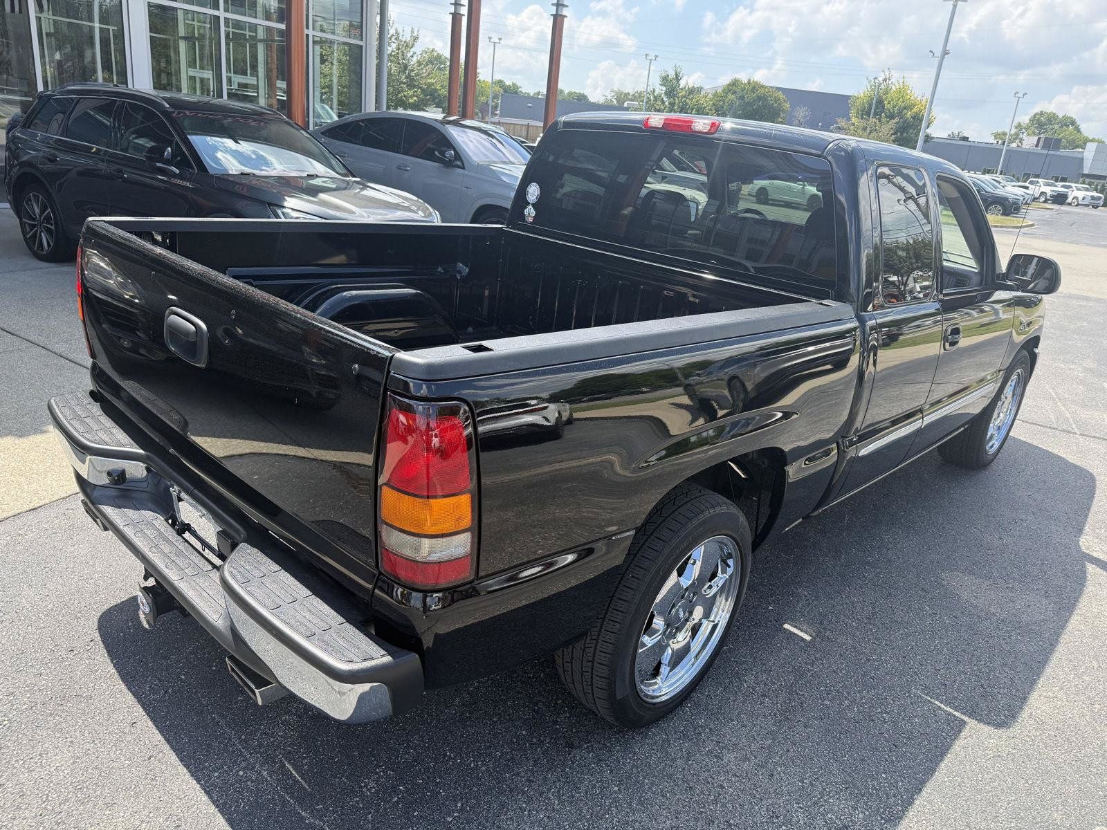 Used 2006 GMC Sierra 1500 SLT w/ Sierra Special Edition RWD image 6