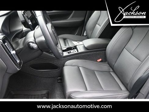 Used 2025 Volvo XC40 B5 Plus w/ Protection Package Premier image 18