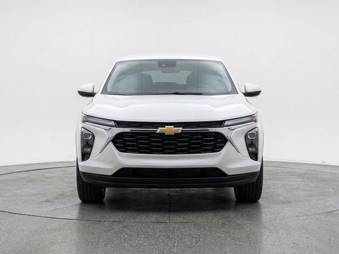 Used 2025 Chevrolet Blazer LT image 2