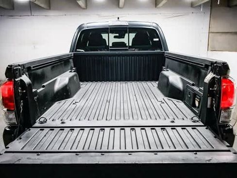 Certified 2021 Toyota Tacoma TRD Off-Road image 26