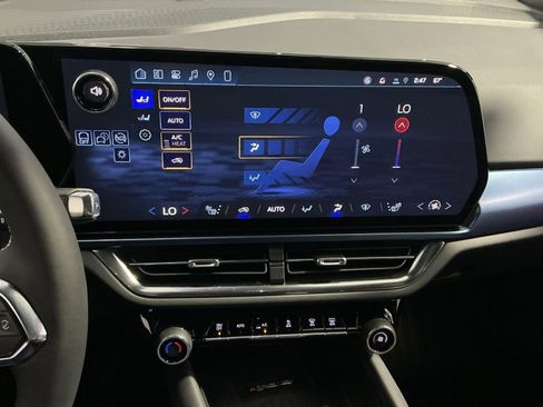 New 2026 Chevrolet Equinox EV LT image 29