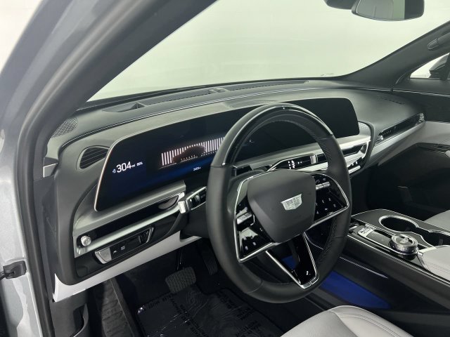 Used 2026 Cadillac Lyriq Luxury AWD/4WD image 10