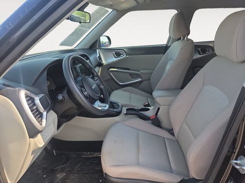 Used 2023 Kia Soul LX FWD image 9