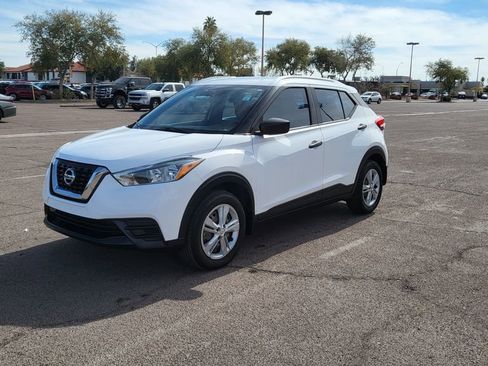 Used 2019 Nissan Kicks S image 4