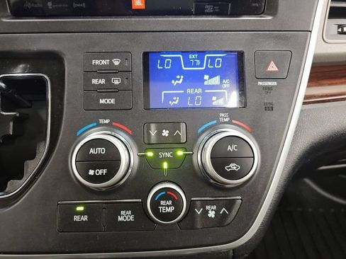 Used 2017 Toyota Sienna Limited Premium AWD/4WD image 25