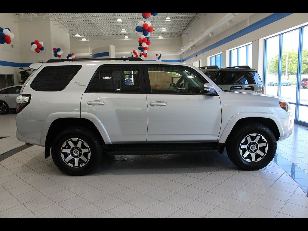 Used 2024 Toyota 4Runner TRD Off-Road Premium AWD/4WD image 4